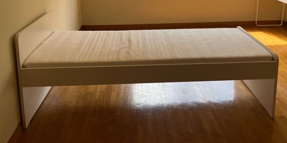Cama Ikea e colchão