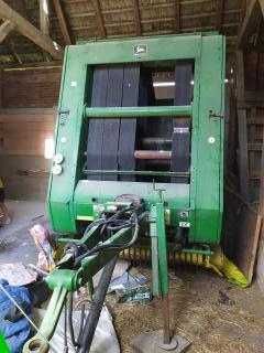 Prasa John Deere 590