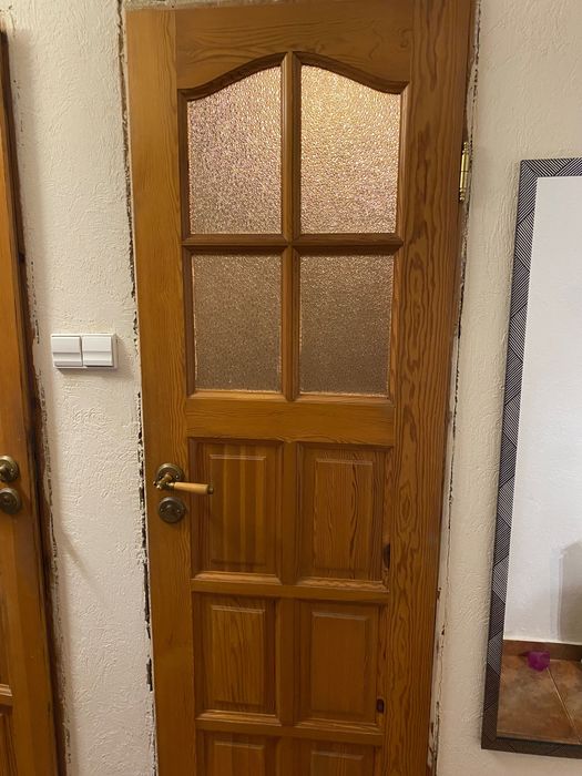 Sprzedam drzwi sosnowe z futryną 60P