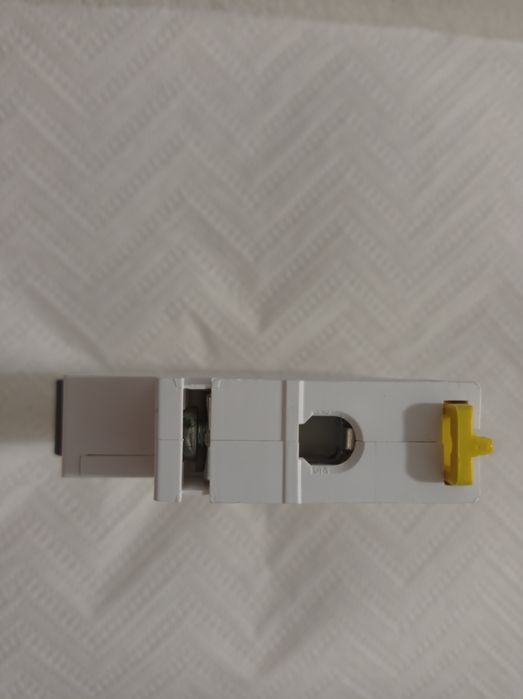 Wyłącznik nadprądowy Schneider b16 1p 1f bezpiecznik