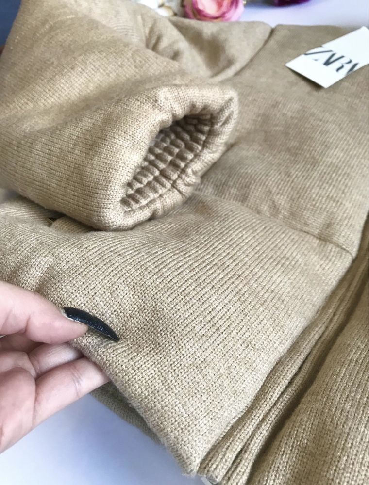 Куртка Коротка. ZARA. Іспанія. Вязка.. Camel. Плотна. XS роз. Нова