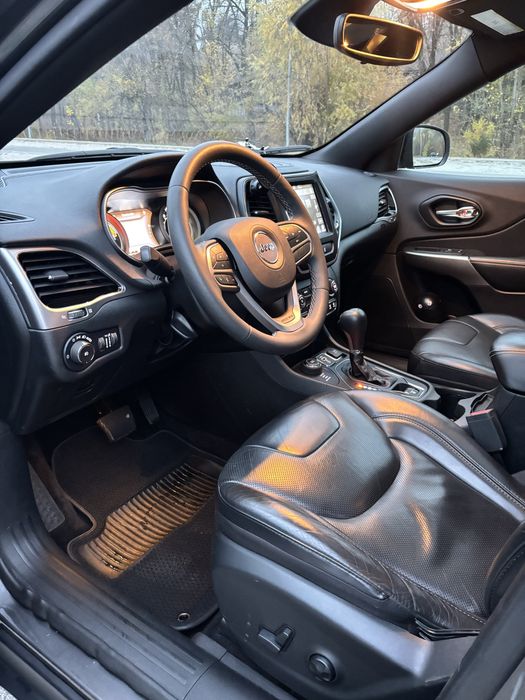 Jeep Cherokee 2021 3.2 бензин