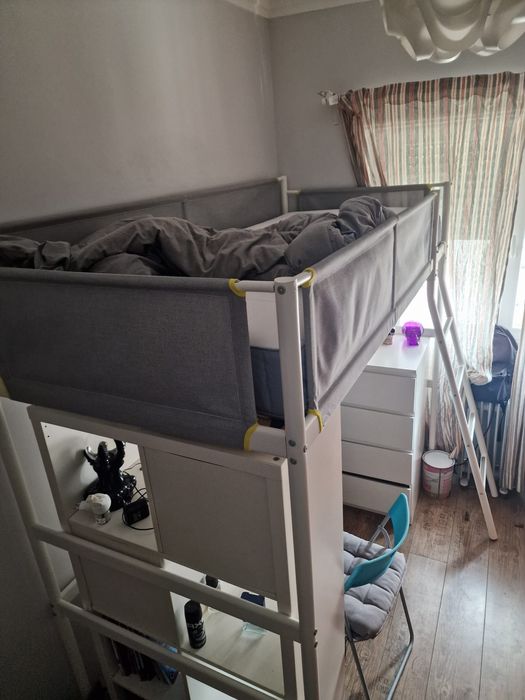 Cama alta IKEA,  quase nova