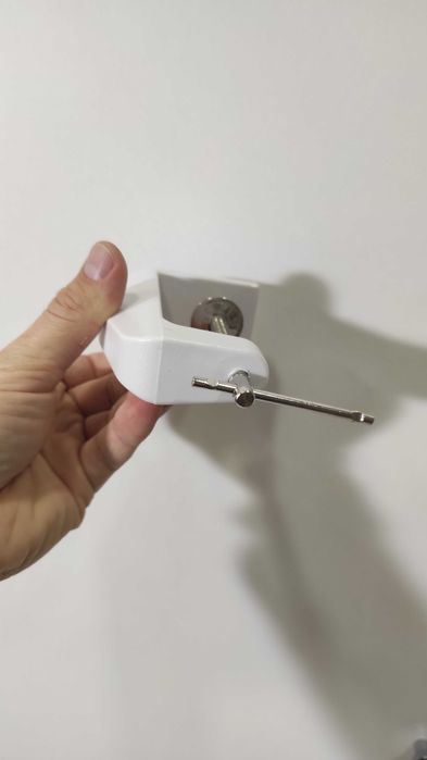 Струбцина ( крепеж ) для настольной лампы / Металлическая