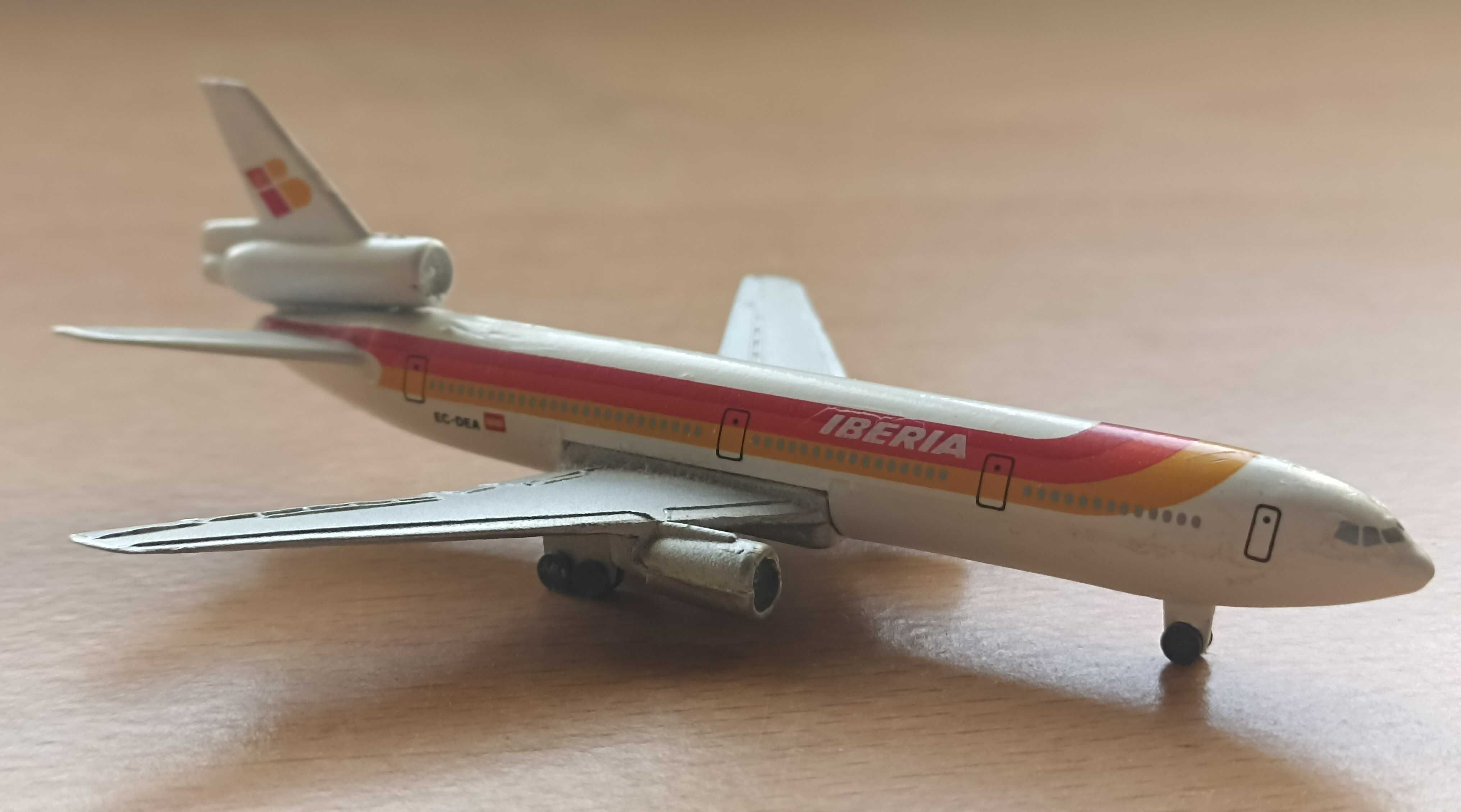 Avião em miniatura Iberia Douglas DC-10 Schabak 1:600