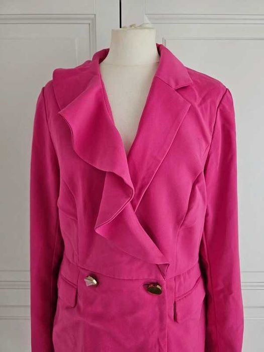 Różowa sukienka o kroju marynarki Lavish Alice r. 44