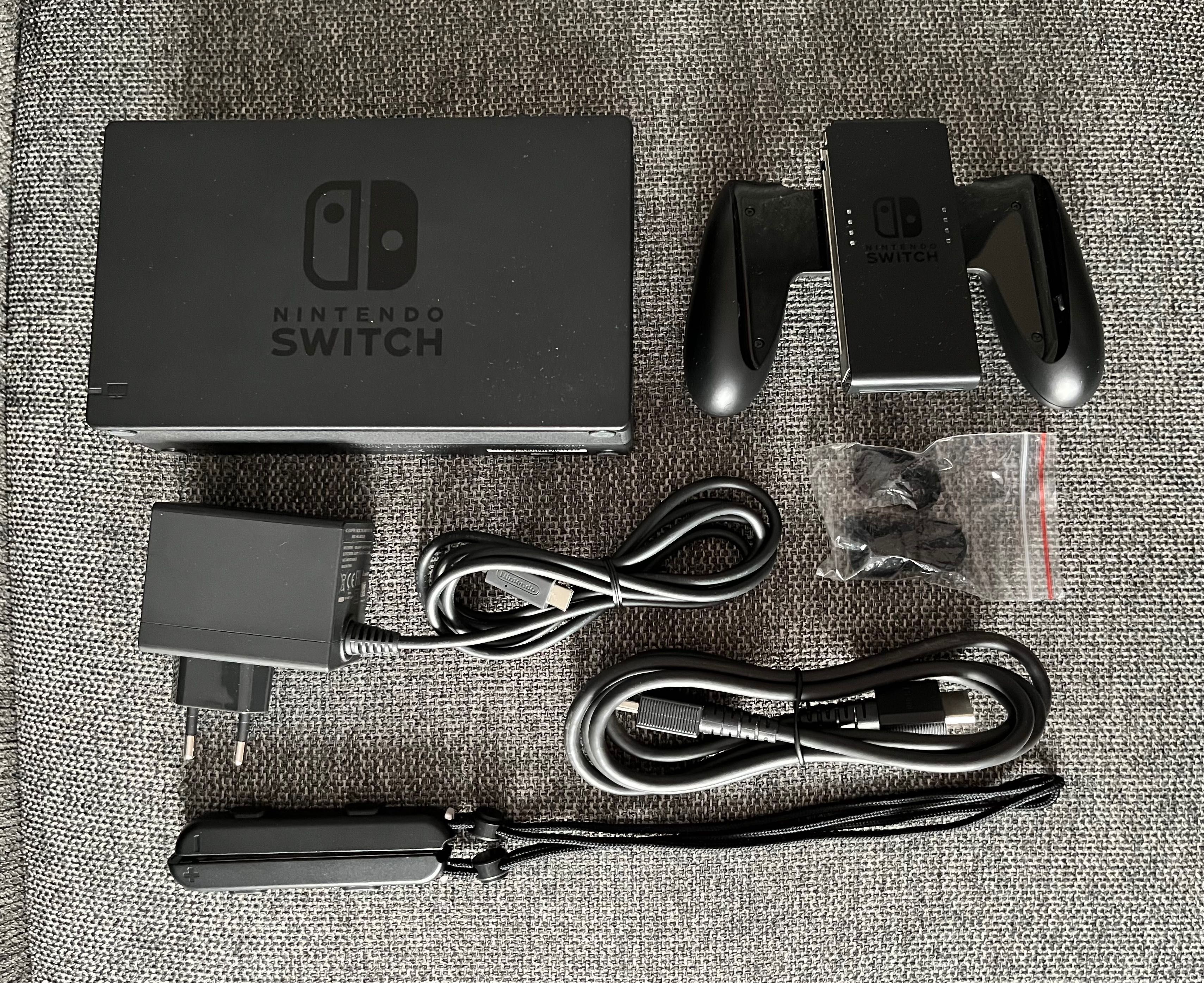 Nintendo Switch v2 + 2 kontrolery + karta pamięci + etui