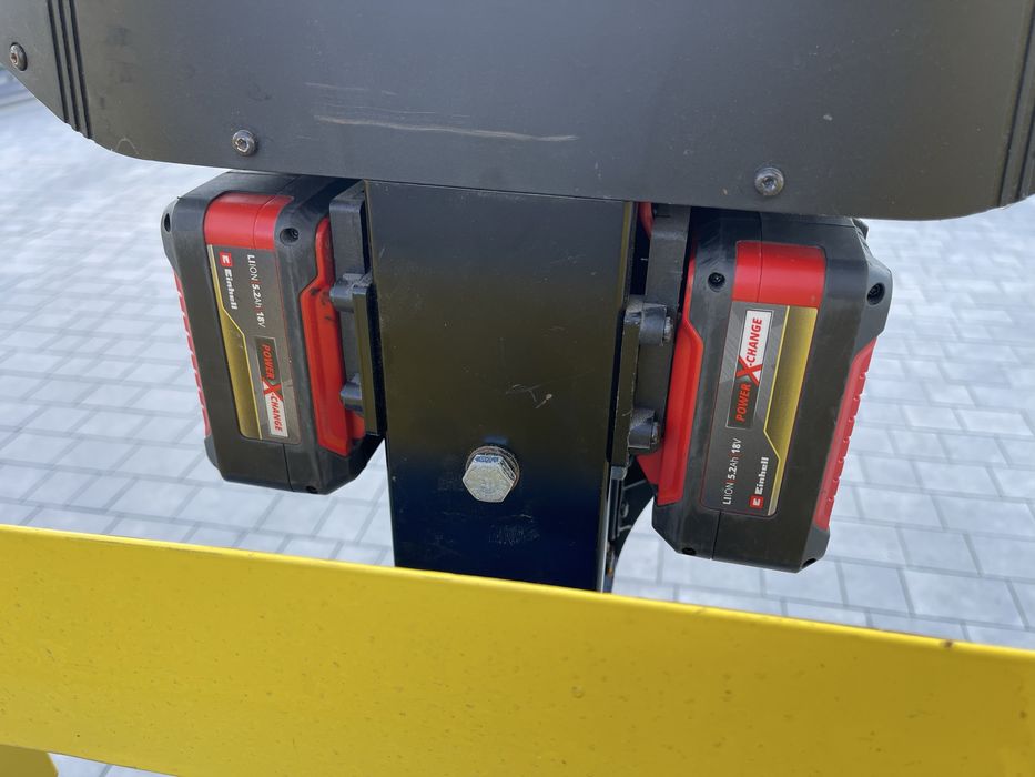 Podest jezdny akumulatorowy. Rampa. Drabina magazyn. Platforma.