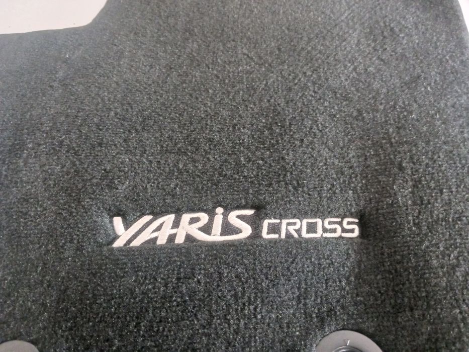 Oryginalne dywaniki welurowe Toyota Yaris cross