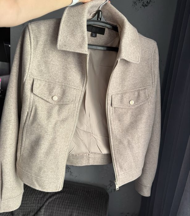 Продам новий Бомбер ZARA, світло-бежевий, розмірМ