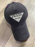 Женская кепка Prada