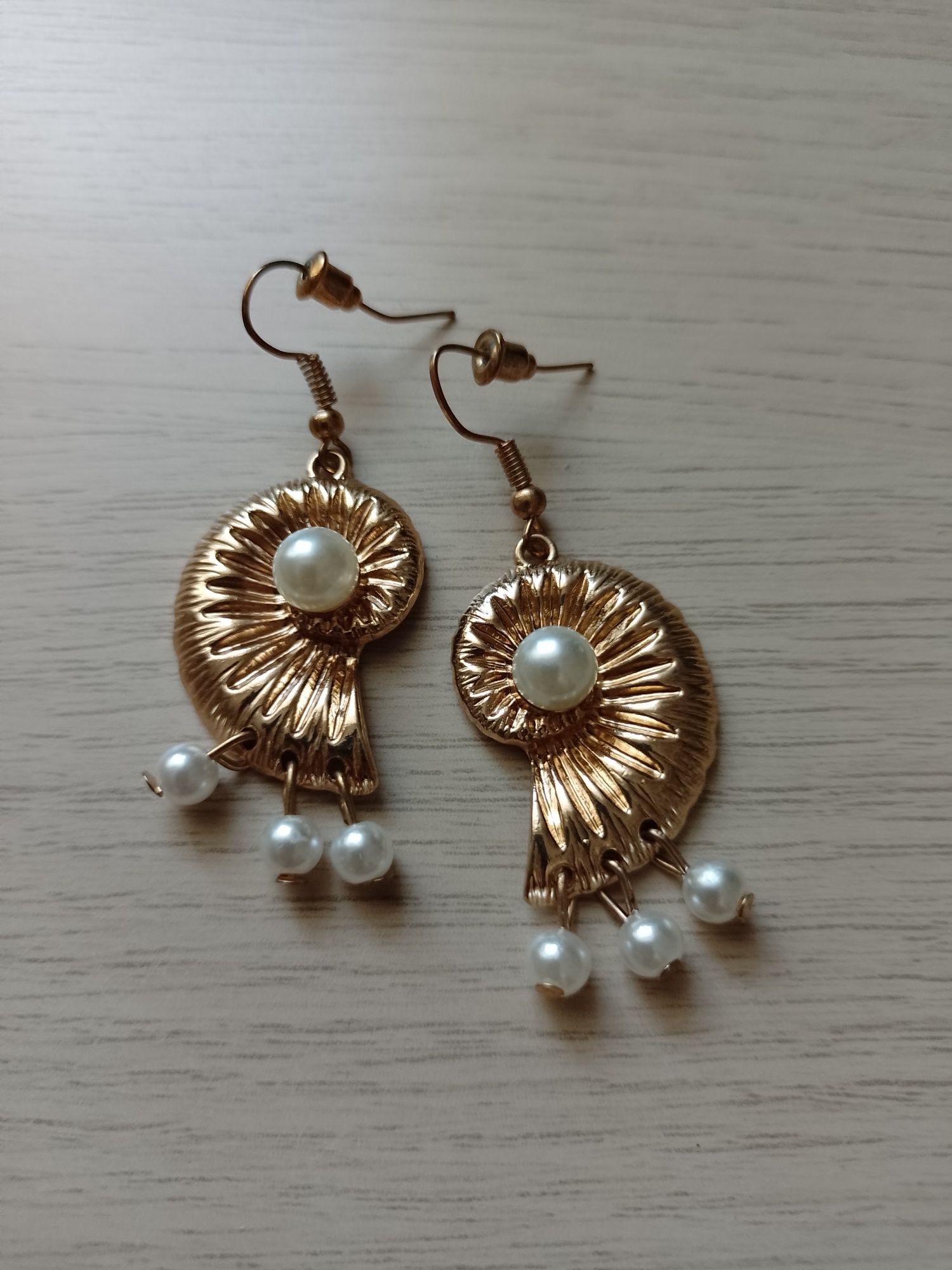 Kolczyki złote muszelki z perłami