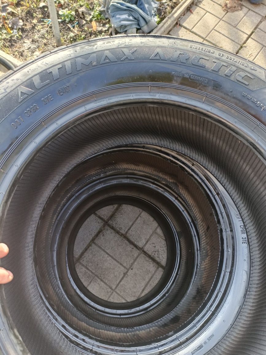 Продам комплект резины GENERAL TIRE altimax arctic 225/55r16