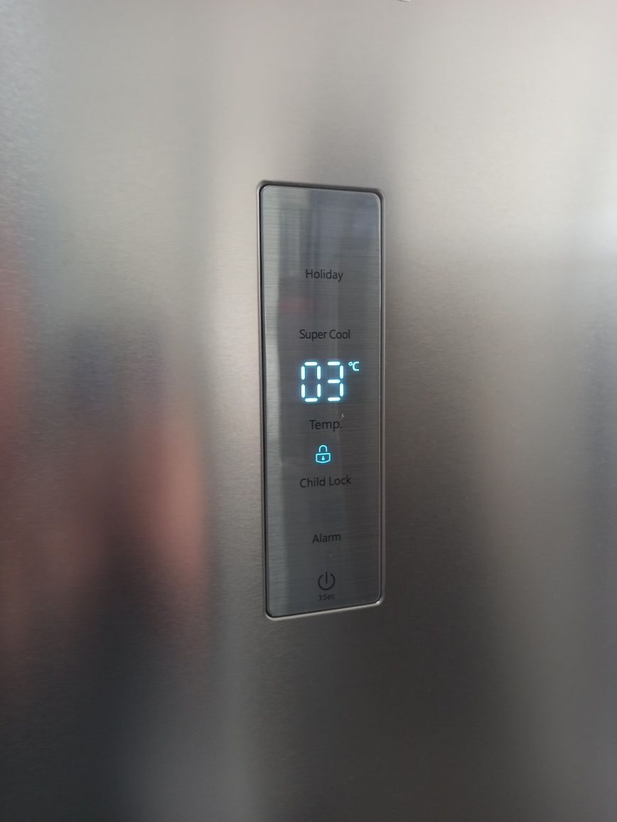 Однодверний холодильник Hisense RL481N4BIE  370л з Німеччини