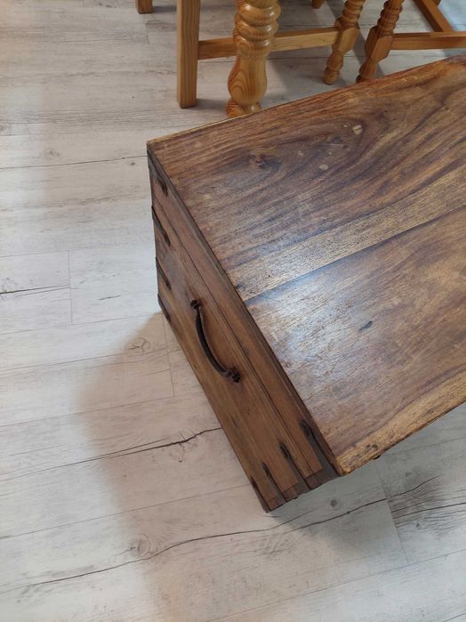 Baú em Madeira/Puff