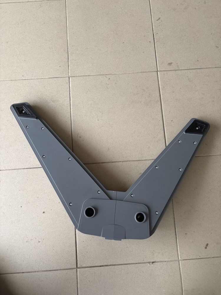 Przednie nozki trenazera Tacx Flux 2/S. Podstawa , nogi do trenazera