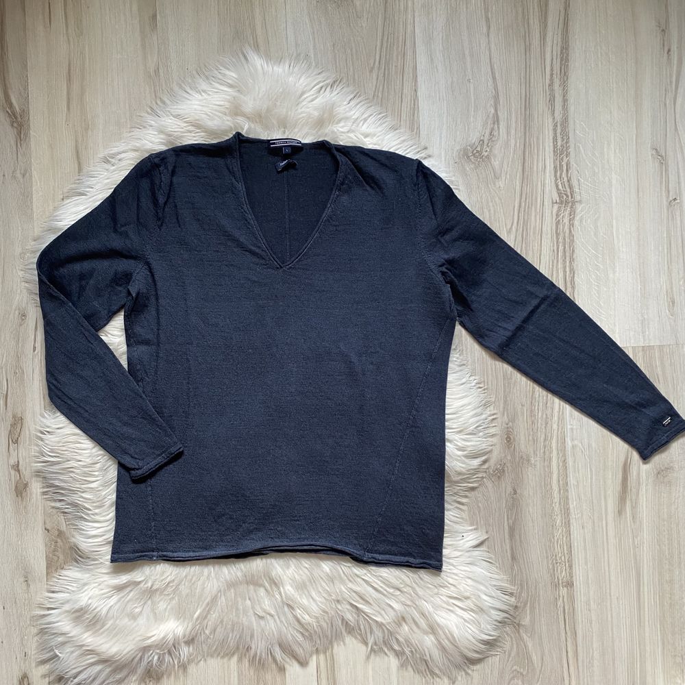 Sweter Tommy Hilfiger M/L granatowy wełniany 100% wełna v-neck