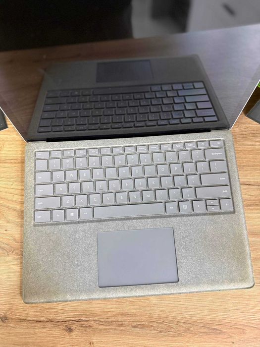 Microsoft Surface Laptop 2 13.5" 2k Сенсорний i5 8/256 GB SSD