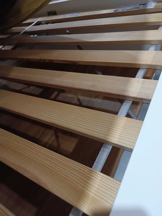 Cama branca ikea