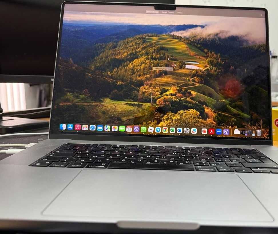 MacBook Pro 16.2 Apple M1 Pro, 16/512 ГБ, косм серый официал.