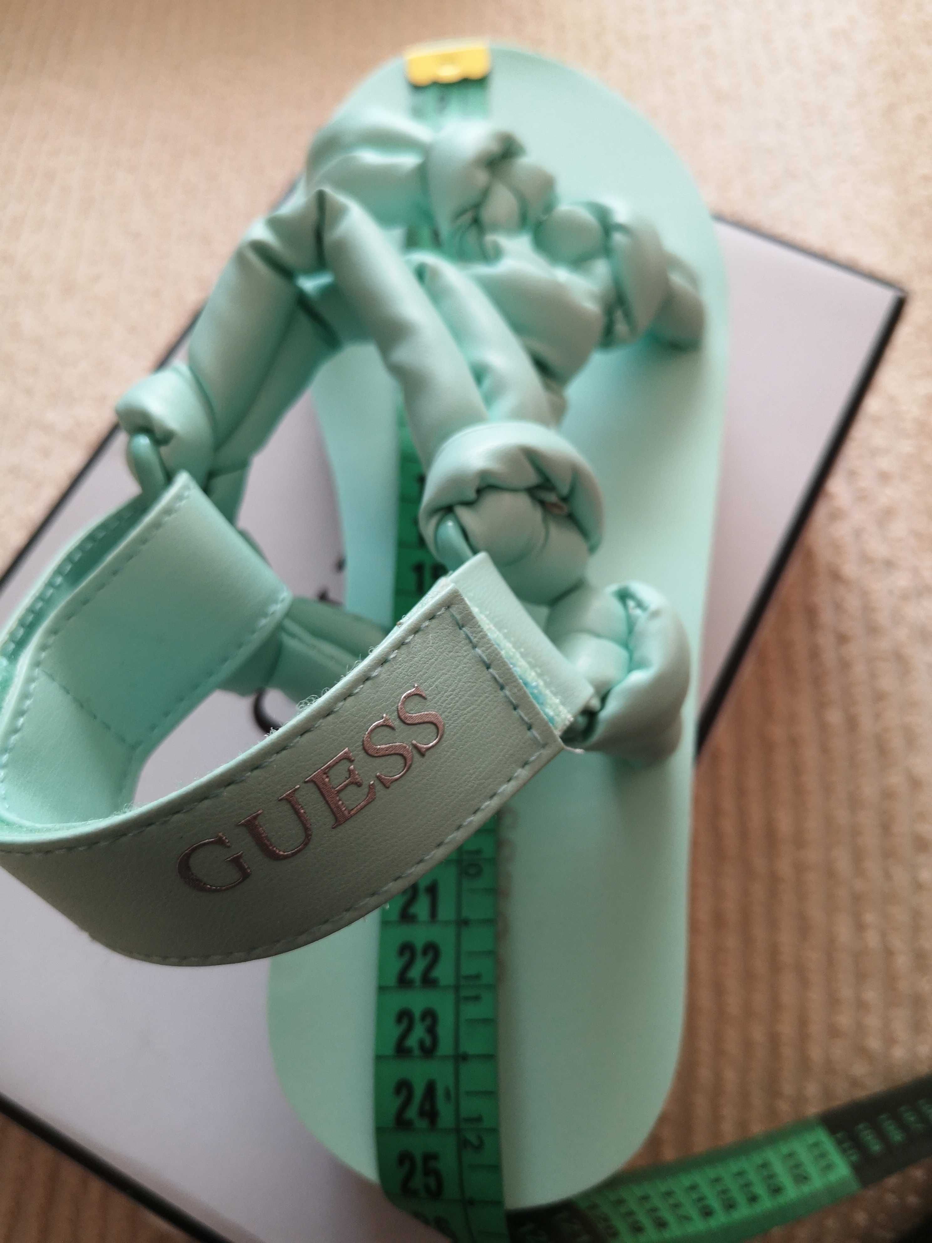 Новые женские босоножки Guess