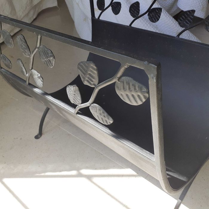 Cesto em  ferro para lenha