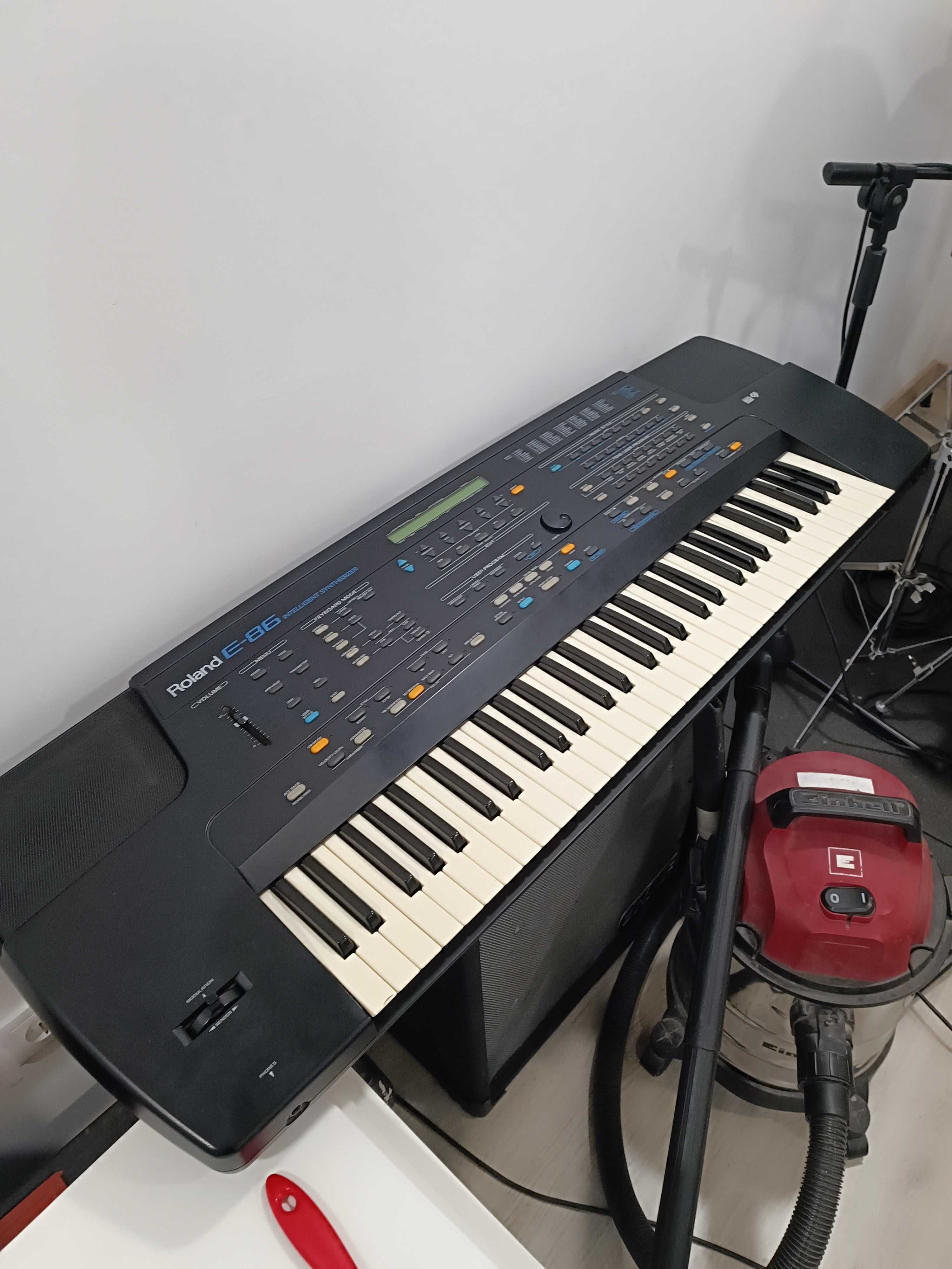 Roland E-86 - Teclado profissional - totalmente funcional