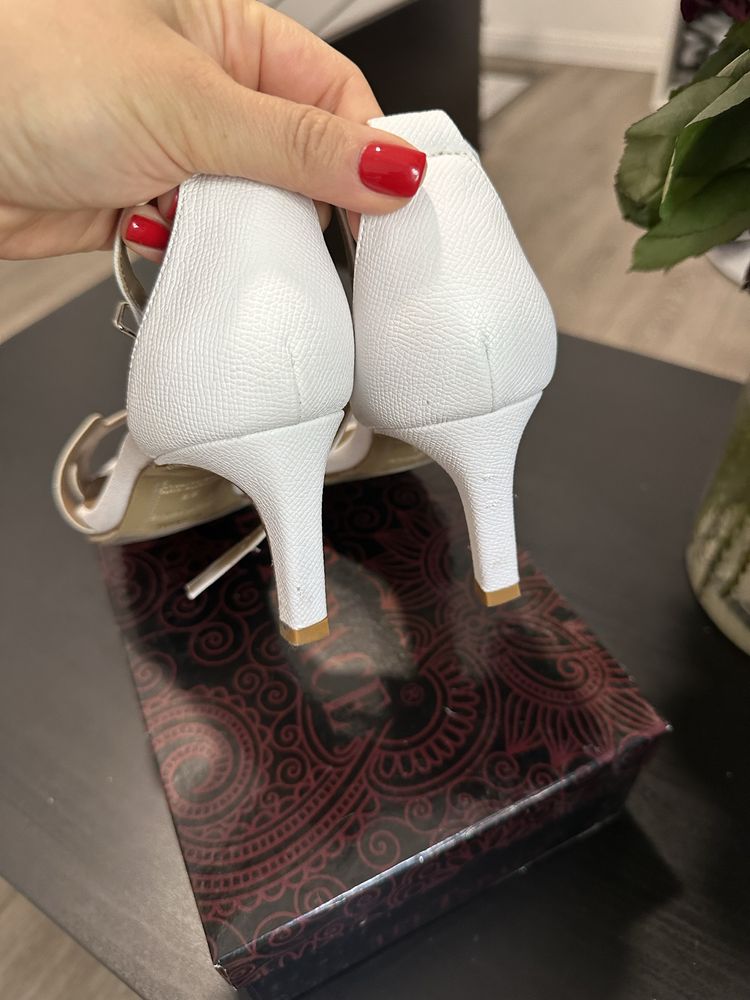 Босоніжки Hermes білі жіночі