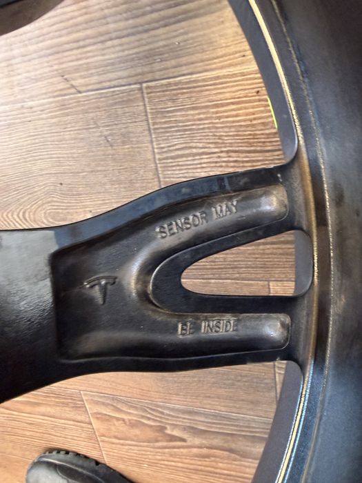 Диски шини Tesla S Plaid 5/120/19 285/40/19 - 255/45/19