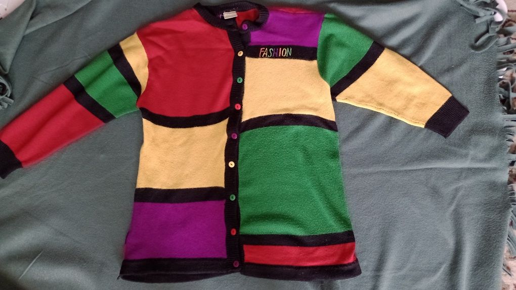 Kolorowy sweter zapinany na guziki r. 46