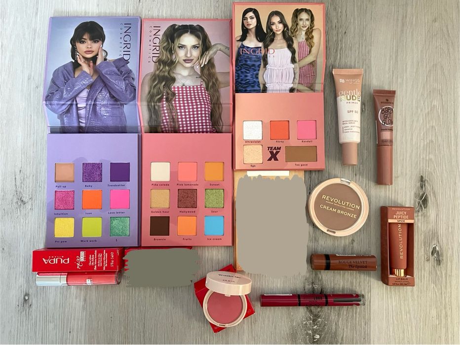 Zestaw kosmetyków do makijażu kolorówka