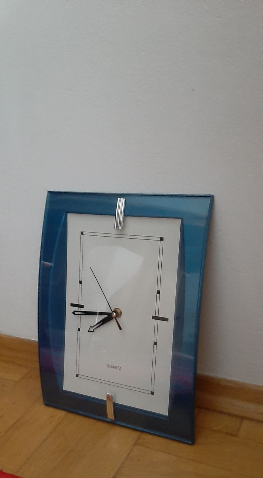 Zegar na ścianę na baterie