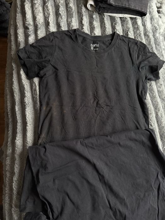 Чорні футболки та худі