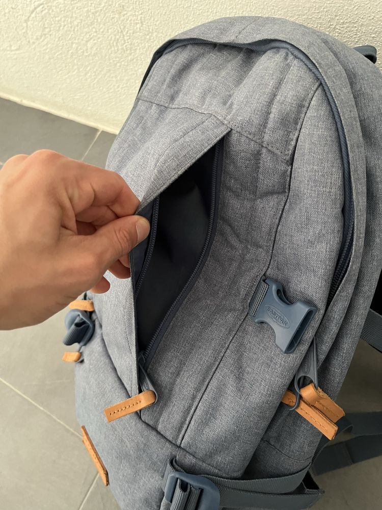 Mala eastpak azul