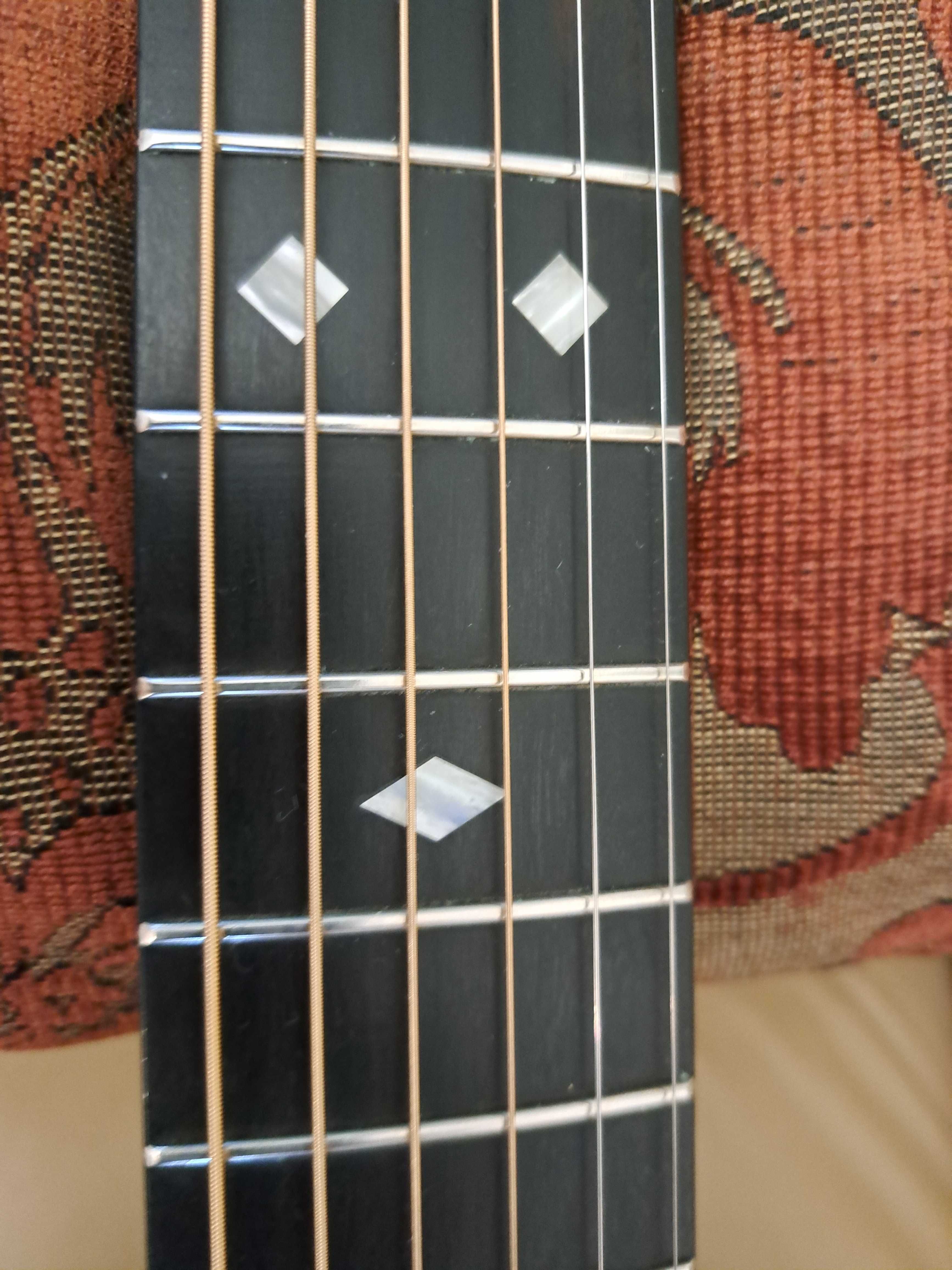 Markowa  gitara  akustyczna