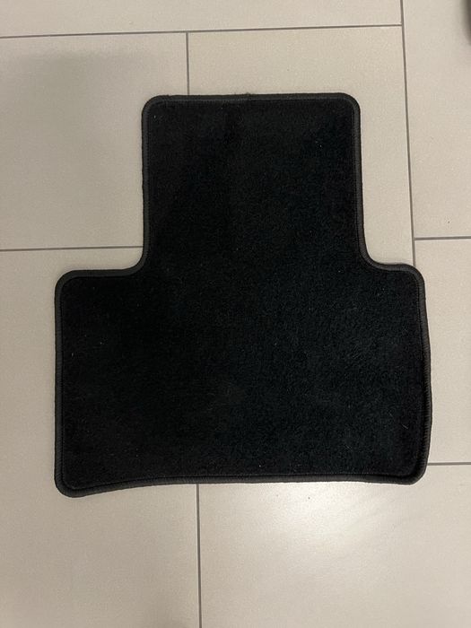 Dywaniki welurowe do Peugeot 308 - oryginalne używane jeden sezon