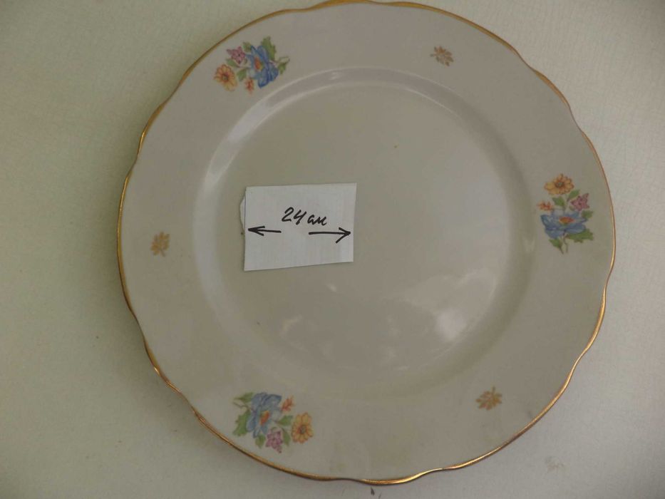 Продам набор тарелок