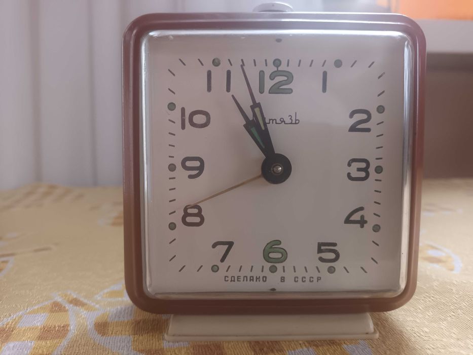 Budzik produkcji ZSRR. Nie chodzi.