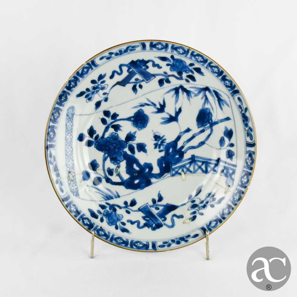 Prato China período Kangxi, séc. XVII / XVIII, com reservas no verso