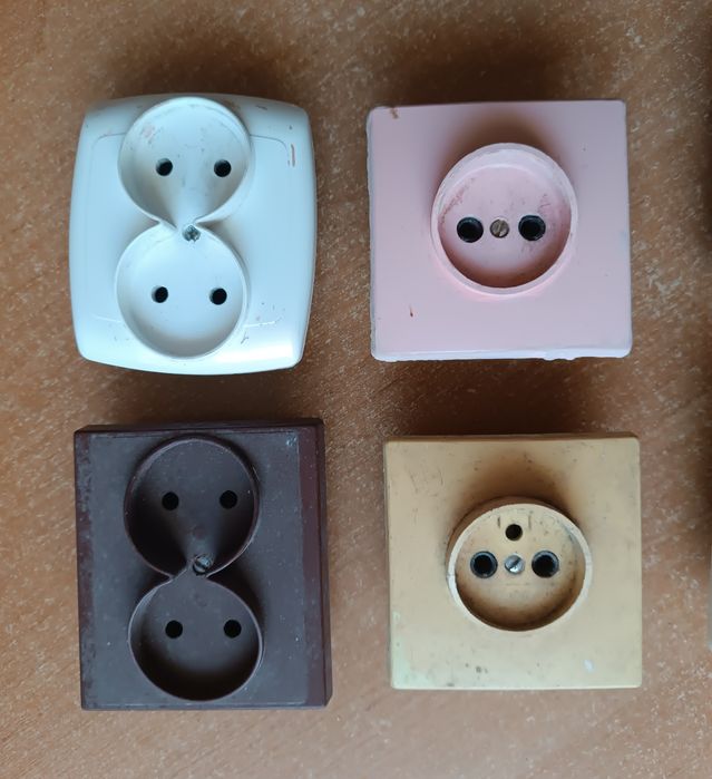 Cztery gniazdka + dwa przełączniki