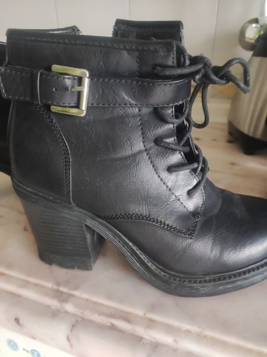 Botas pretas nr 37/4 usadas como novas