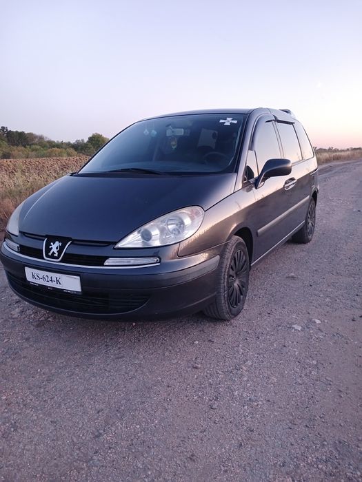 Мінівен Peugeot 807