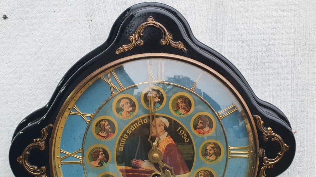 Zegar wiszący drewno brąz antyk papież i święci prezent na święta