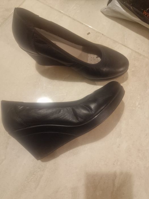 Czółenka damskie na koturnie lasocki