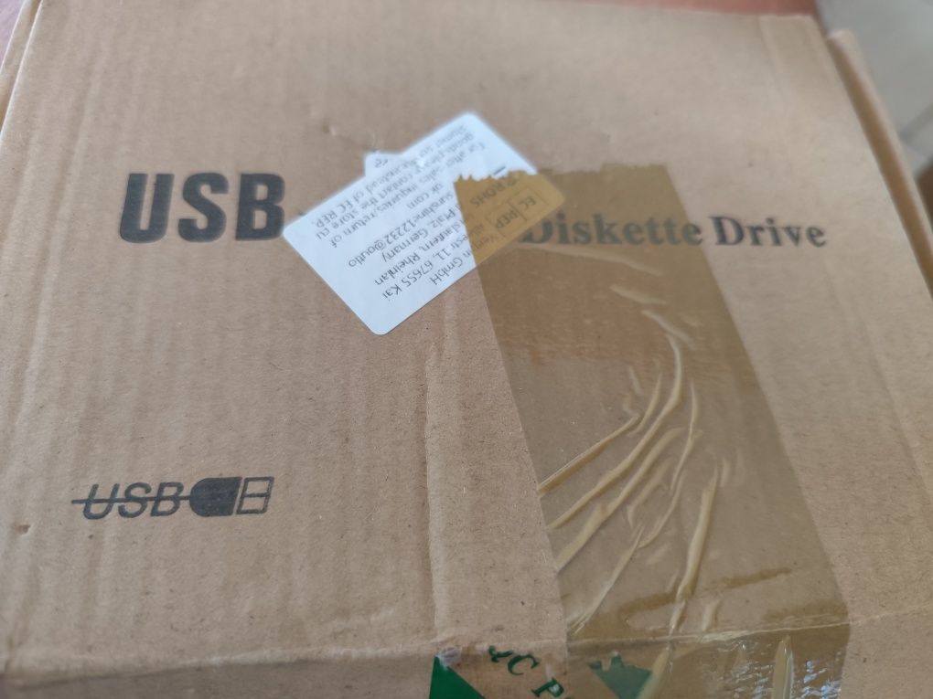 Przenośna stacja dyskietek USB