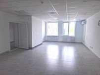 Здам в оренду  офісний блок з трьох кімнат і балконом, в самому центрі