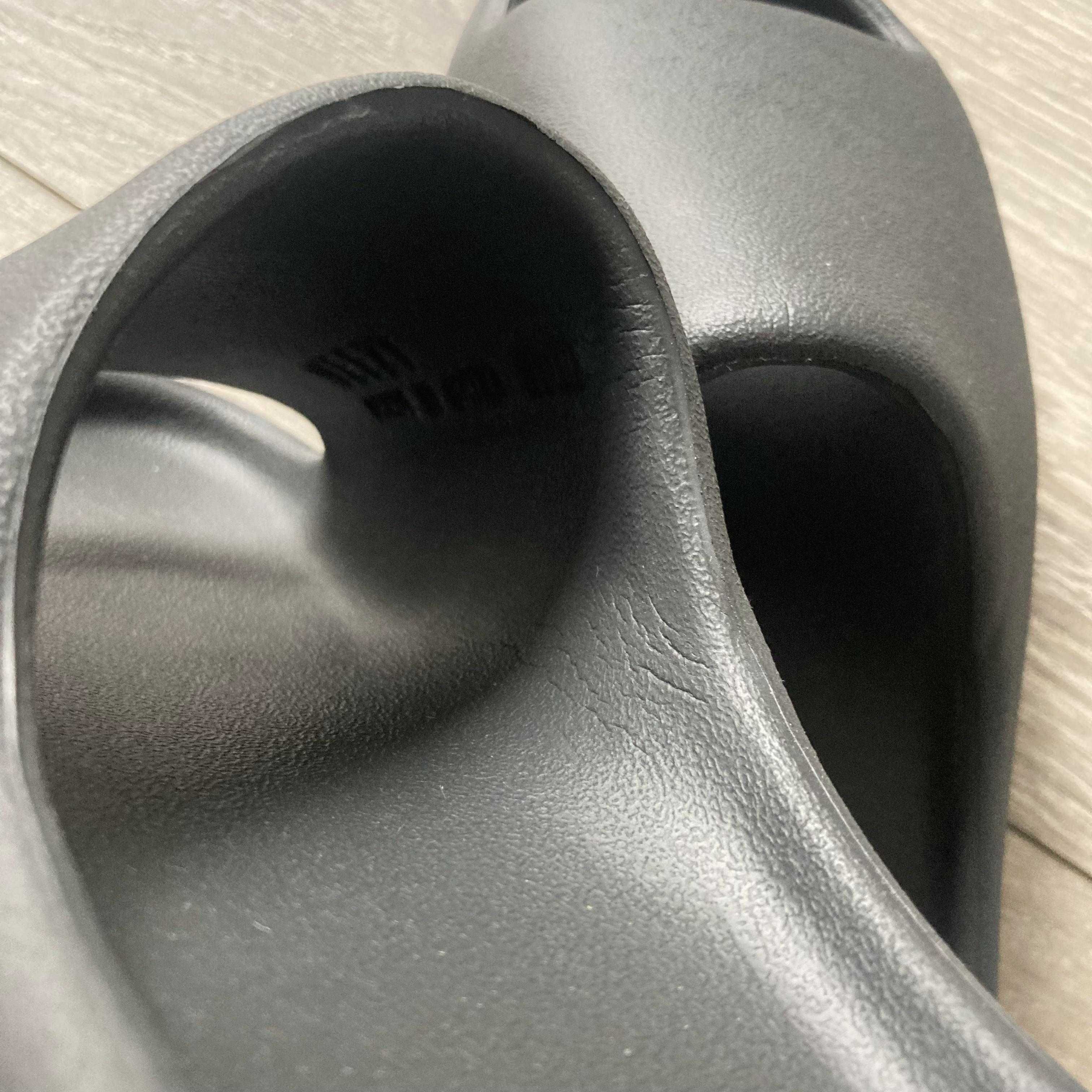 Yeezy Slide Onyx 44