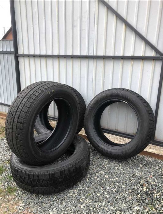 Комплект зимней резины ,,Bridgestone"215/60
