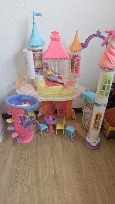 Castelo Barbie, em perfeitas condições.