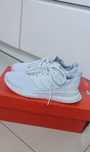 Białe buty adidas